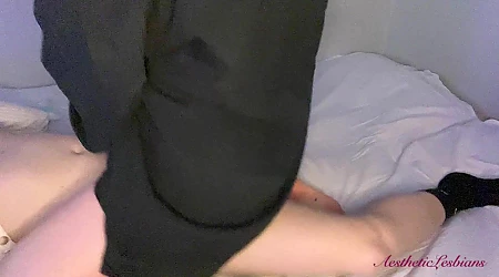 Lesbian hard fucking intense scissoring cum in 3 minutes